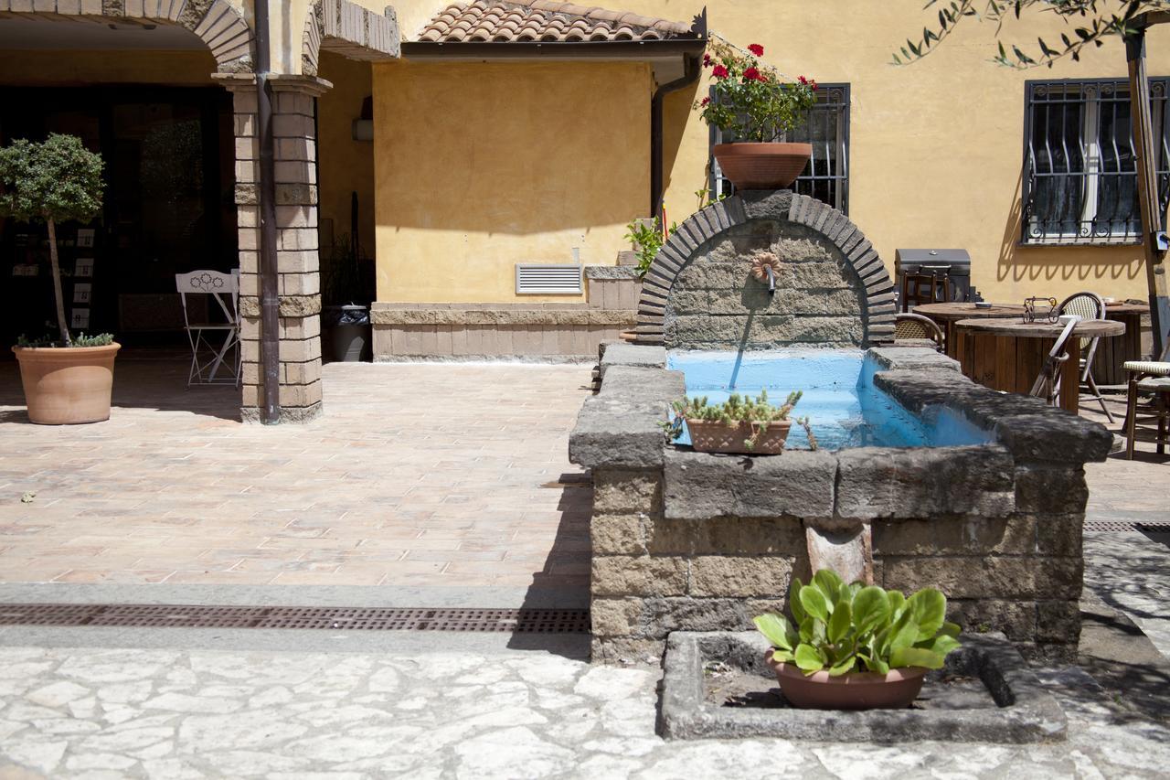 Albergo Da Benedetta Vetralla Exterior photo